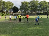 Laatste training S.K.N.W.K. JO9-1 van seizoen 2021-2022 (partijtje tegen de ouders) (57/71)